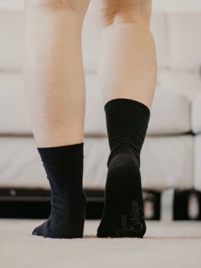 Chaussettes Hautes "ESSENTIEL" en 98 % de coton bio, noir, GOTS